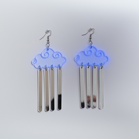 Handmade acrylic UV cloud mirror drop earrings - Picture 5 of 6